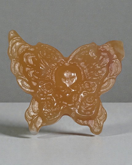Banded calcite skull moth carving