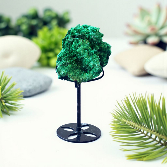 Acicular malachite with stand