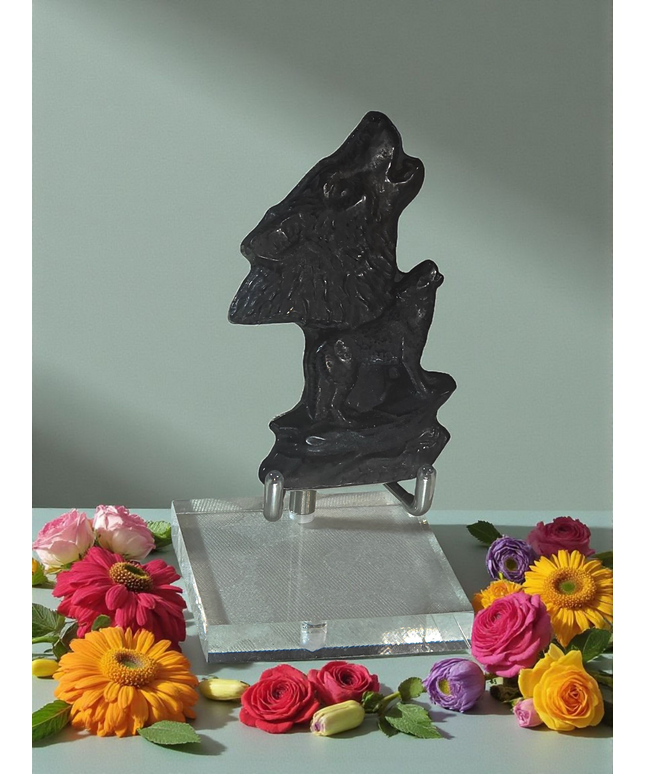 Wolf obsidian carving